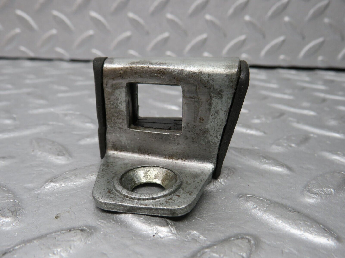 38061 Mercedes-Benz A124 320E Cabriolet Door Lock Latch