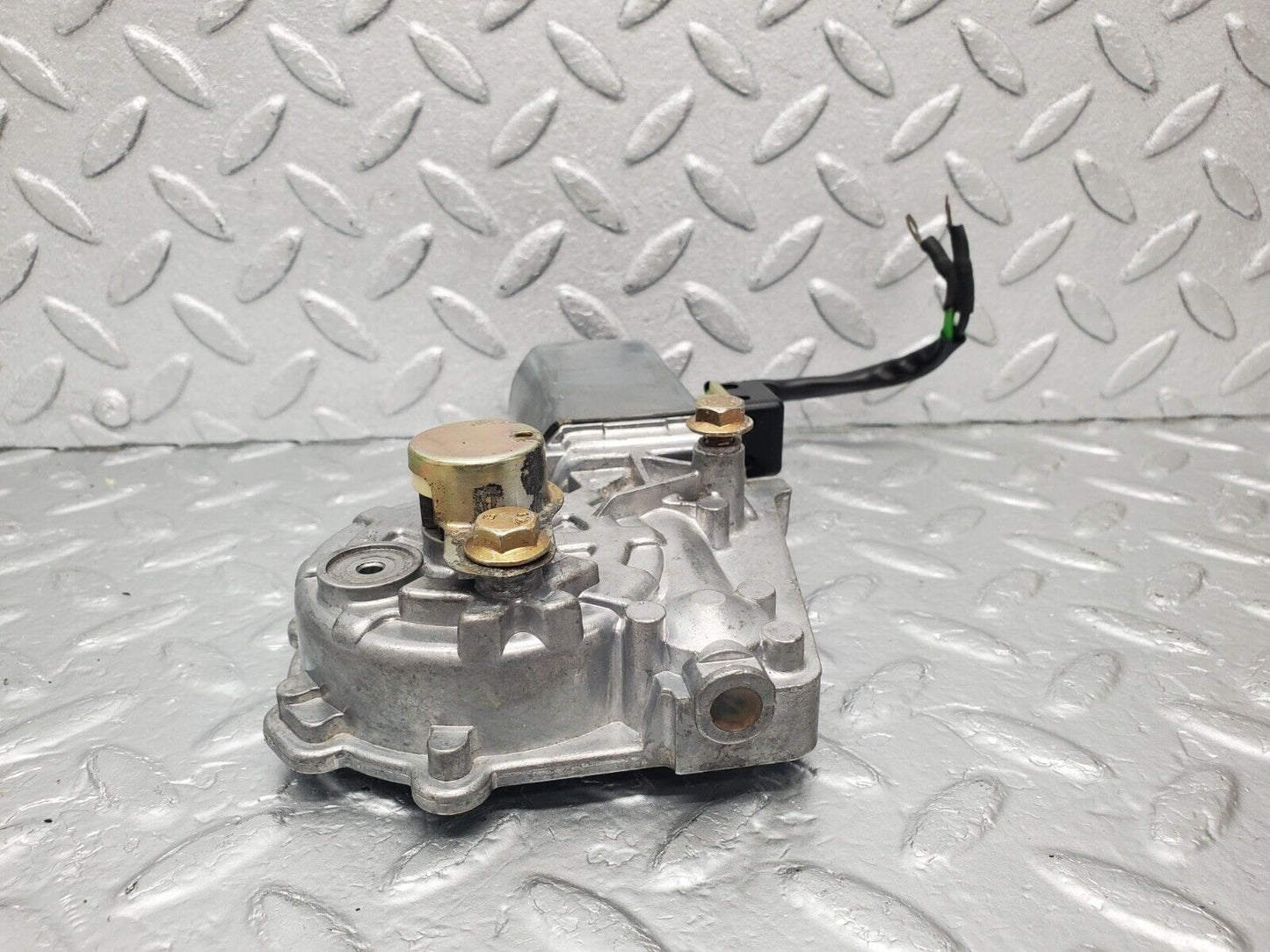 46137 Mercedes-Benz W124 Front Left Window Regulator Motor 0130821284