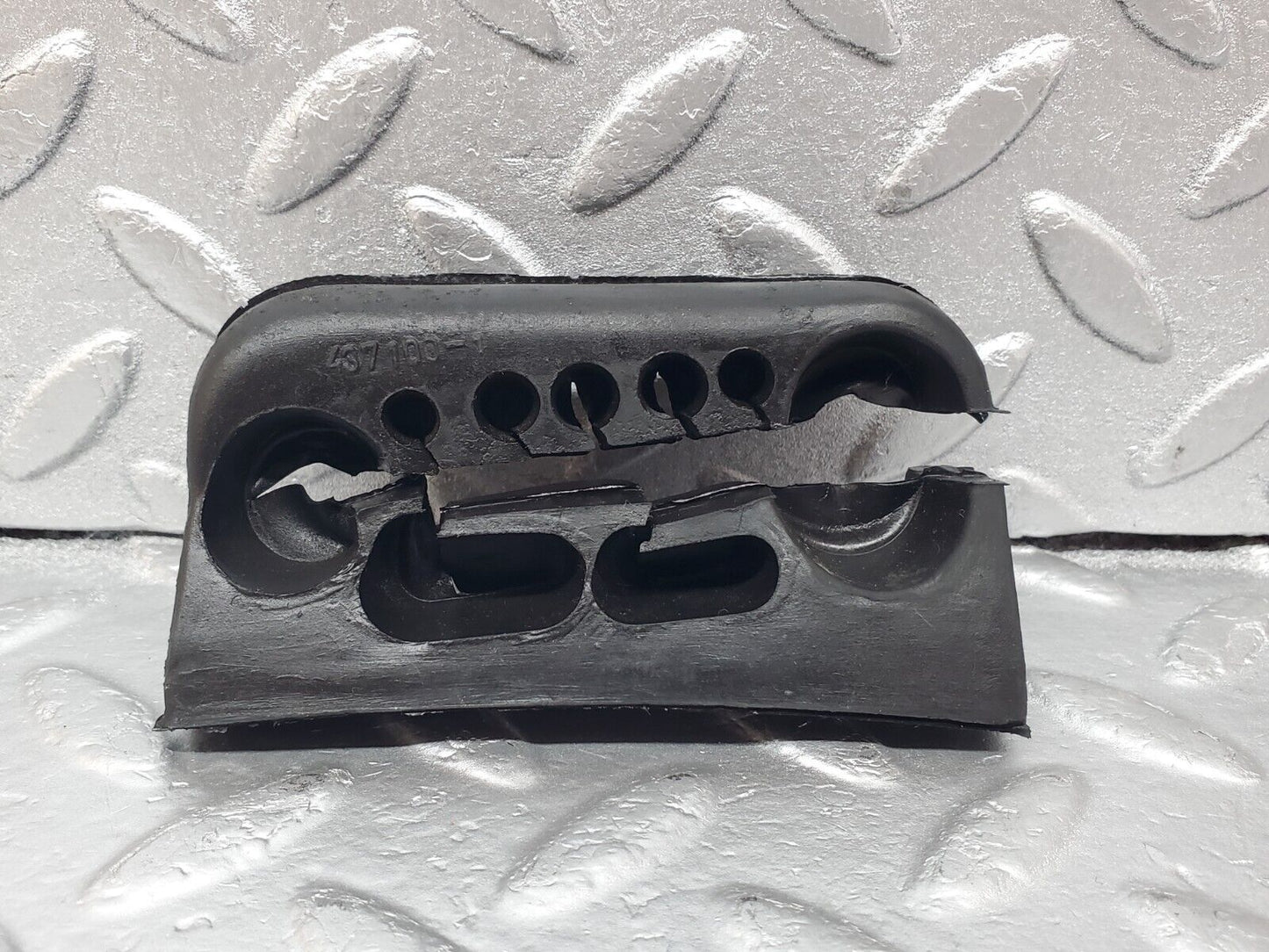 45725 Mercedes-Benz W126 420SE Firewall Grommet Right Side 1269971981