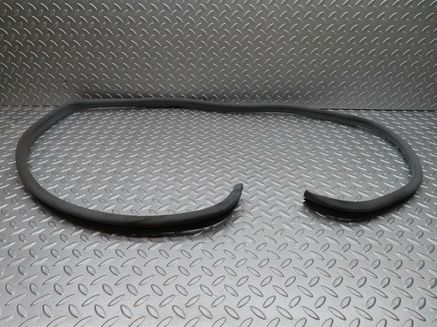 15019 Mercedes-Benz W140 S320 Front Right Door Seal