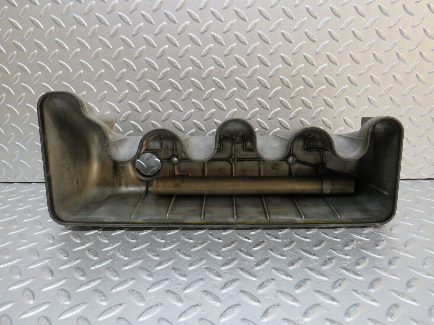 0343 Mercedes-Benz W123 220D Valve Cover 6150160205