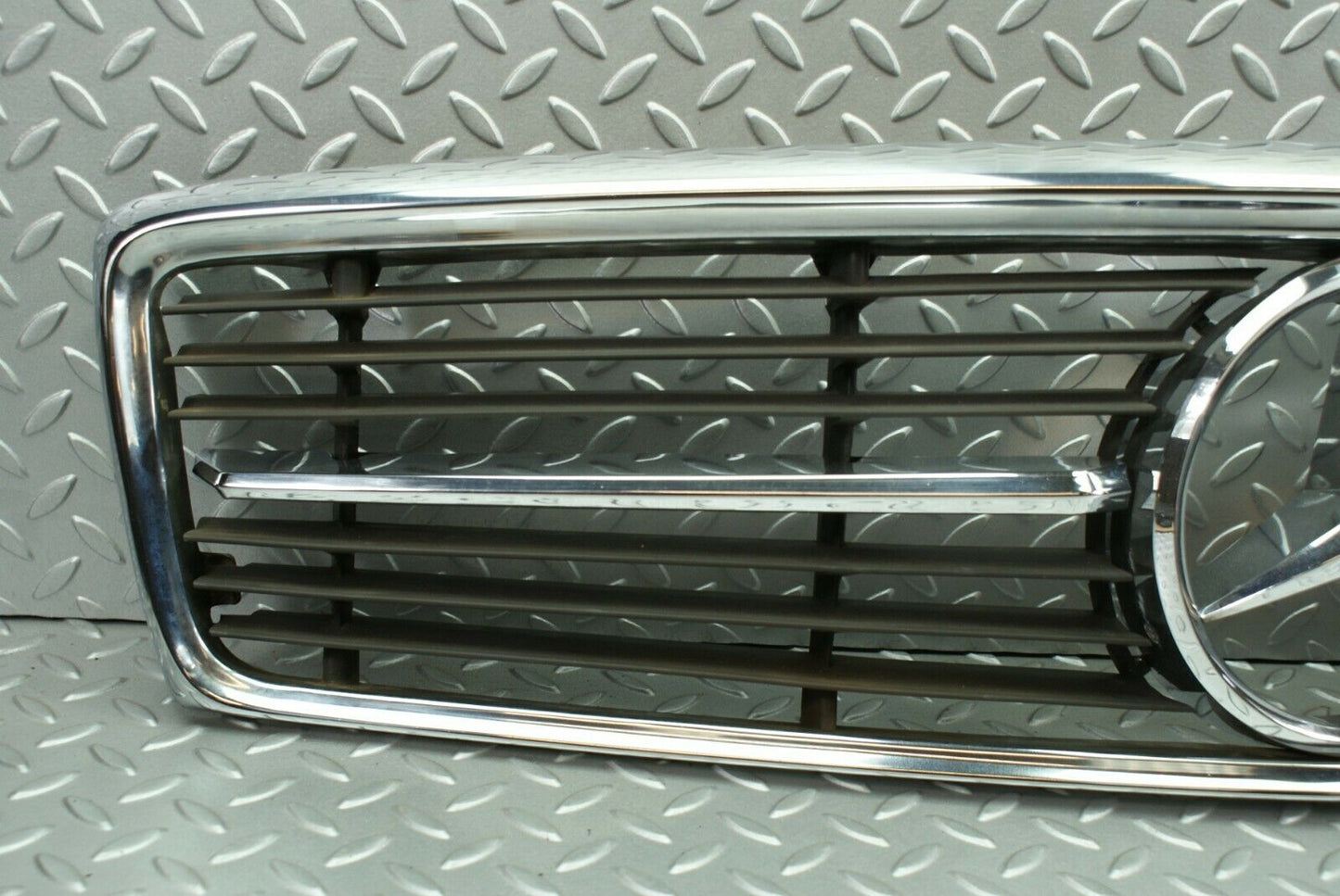 2711 Mercedes-Benz C107 350SLC Coupe Bonnet Grill Chrome