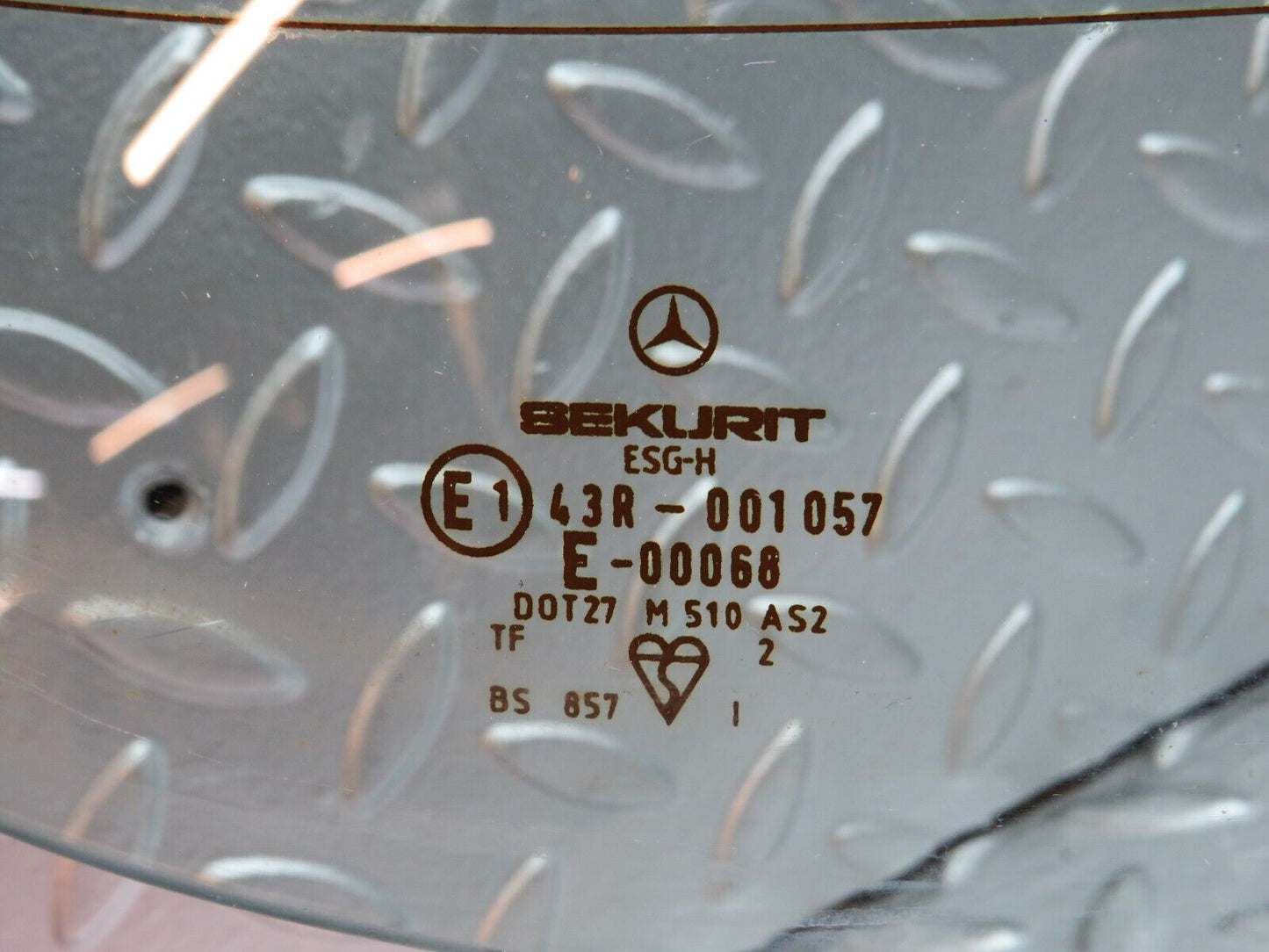 29820 Mercedes-Benz W123 230E Rear Heated Windscreen Glass