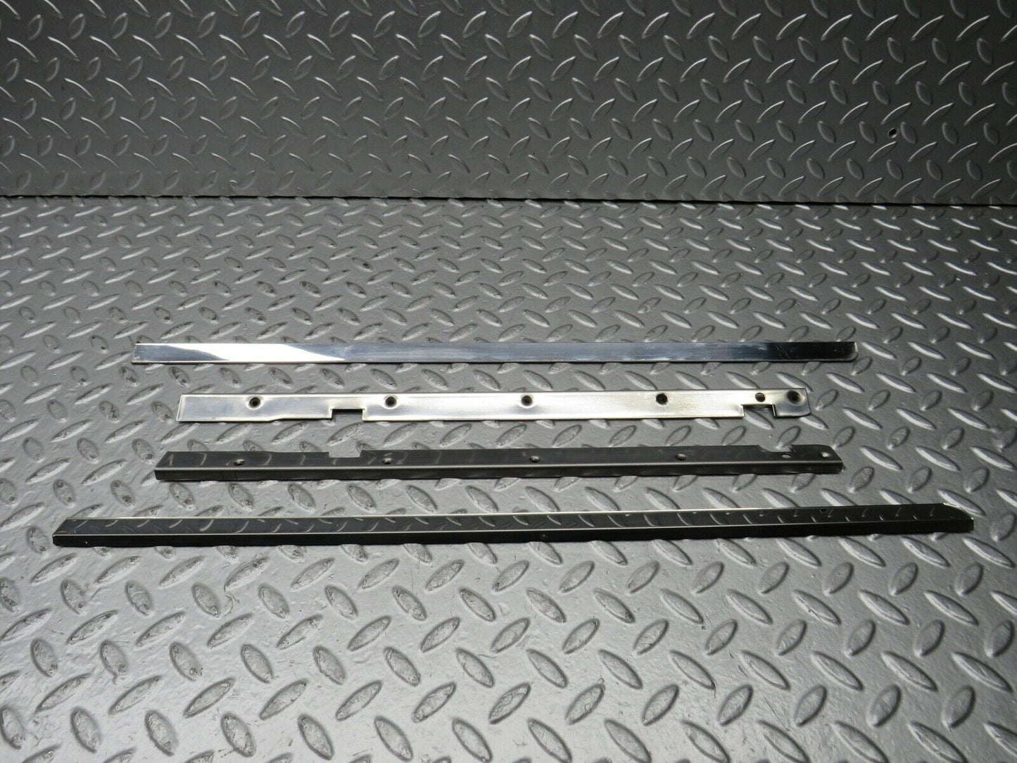 21805 Mercedes-Benz W126 300SE Sunroof Chrome Trim Set