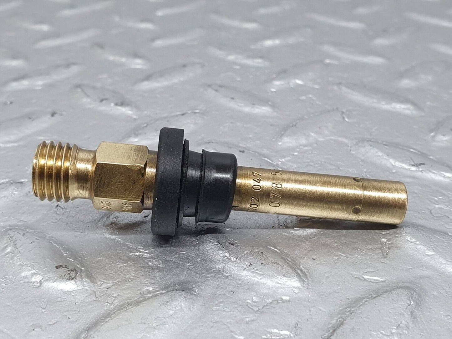 41037 Mercedes-Benz W126 300SE Fuel Injector Bosch 0000785623 0437502047