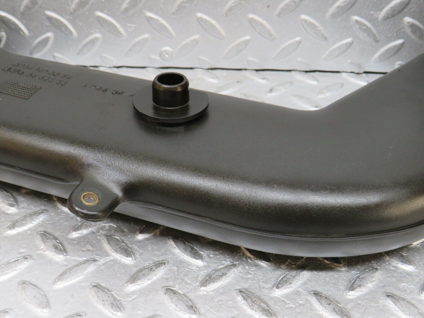 37819 Mercedes-Benz A124 320E Cabriolet Air Intake Pipe 1041412204