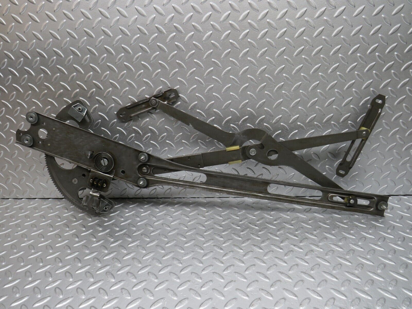 33199 Mercedes-Benz C107 R107 Front Right Power Window Regulator 1077200846