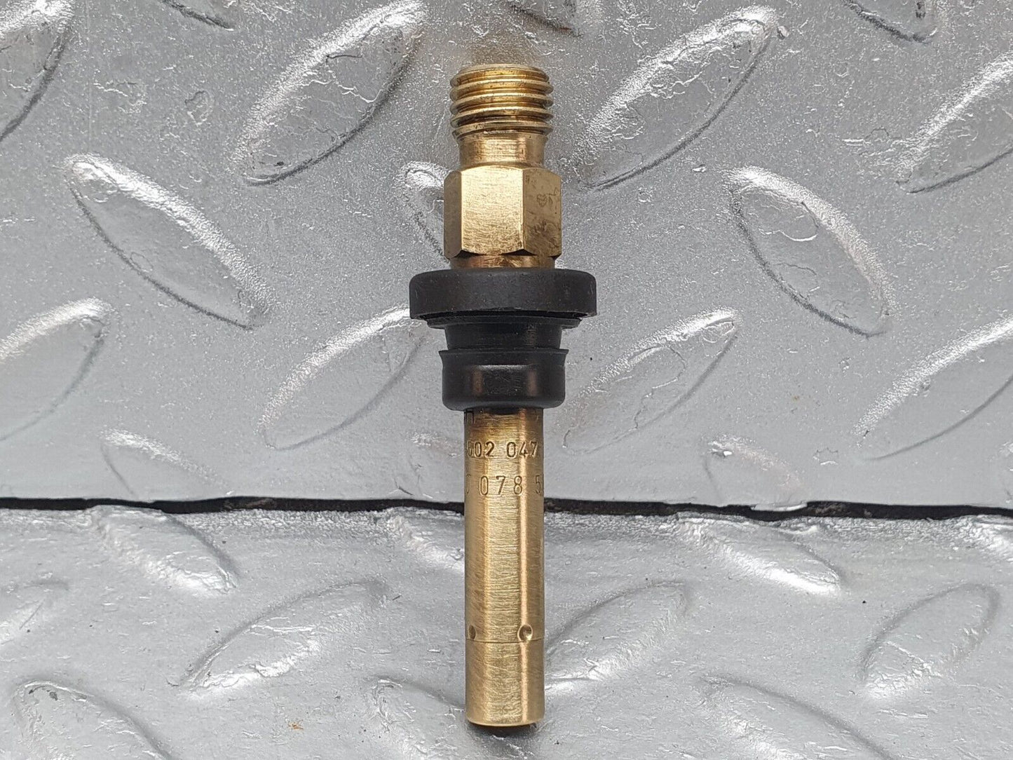 41036 Mercedes-Benz W126 300SE Fuel Injector Bosch 0000785623 0437502047