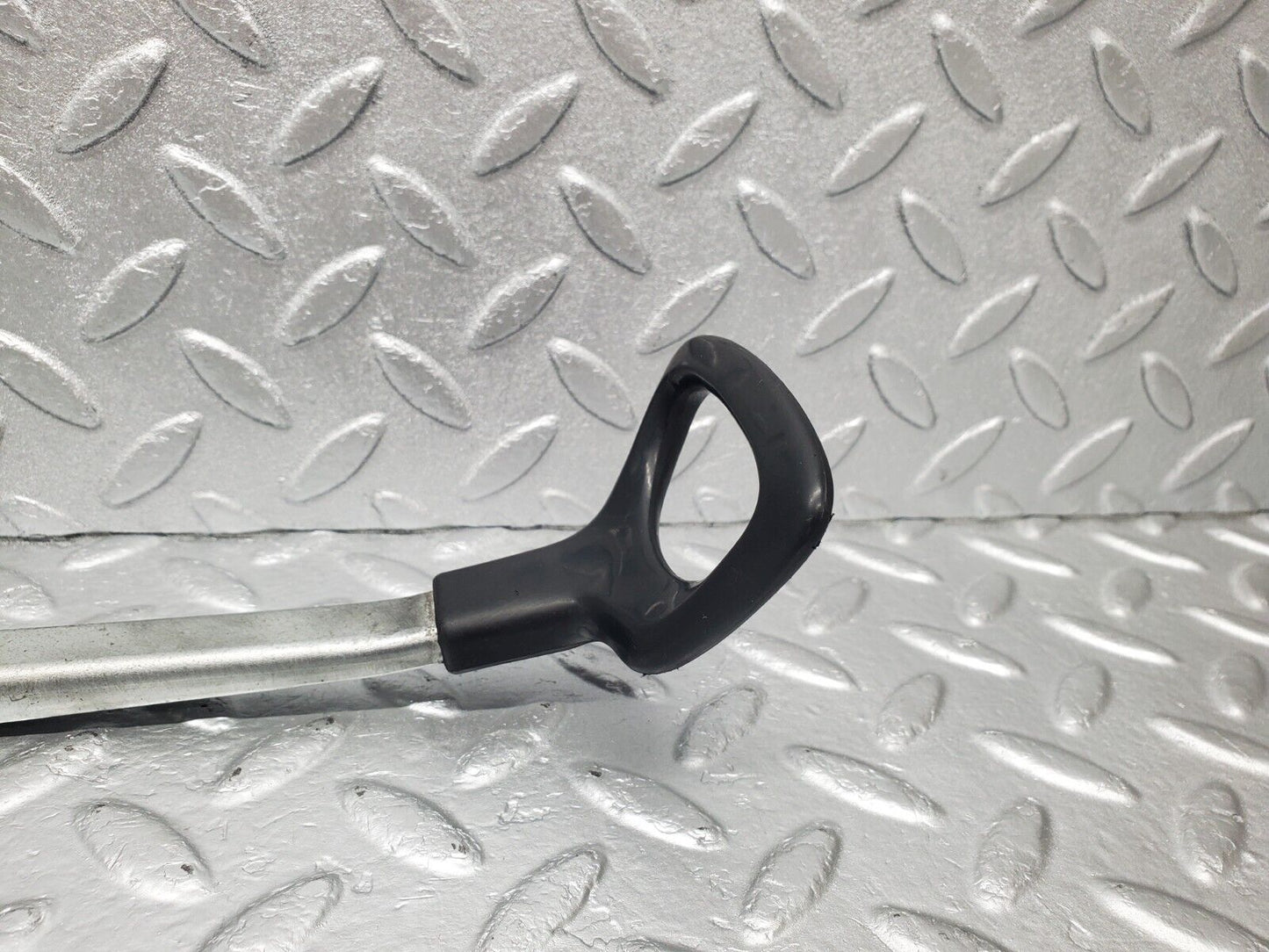46624 Mercedes-Benz C123 280CE Coupe Front Right Seat Sliding Adjust Handle
