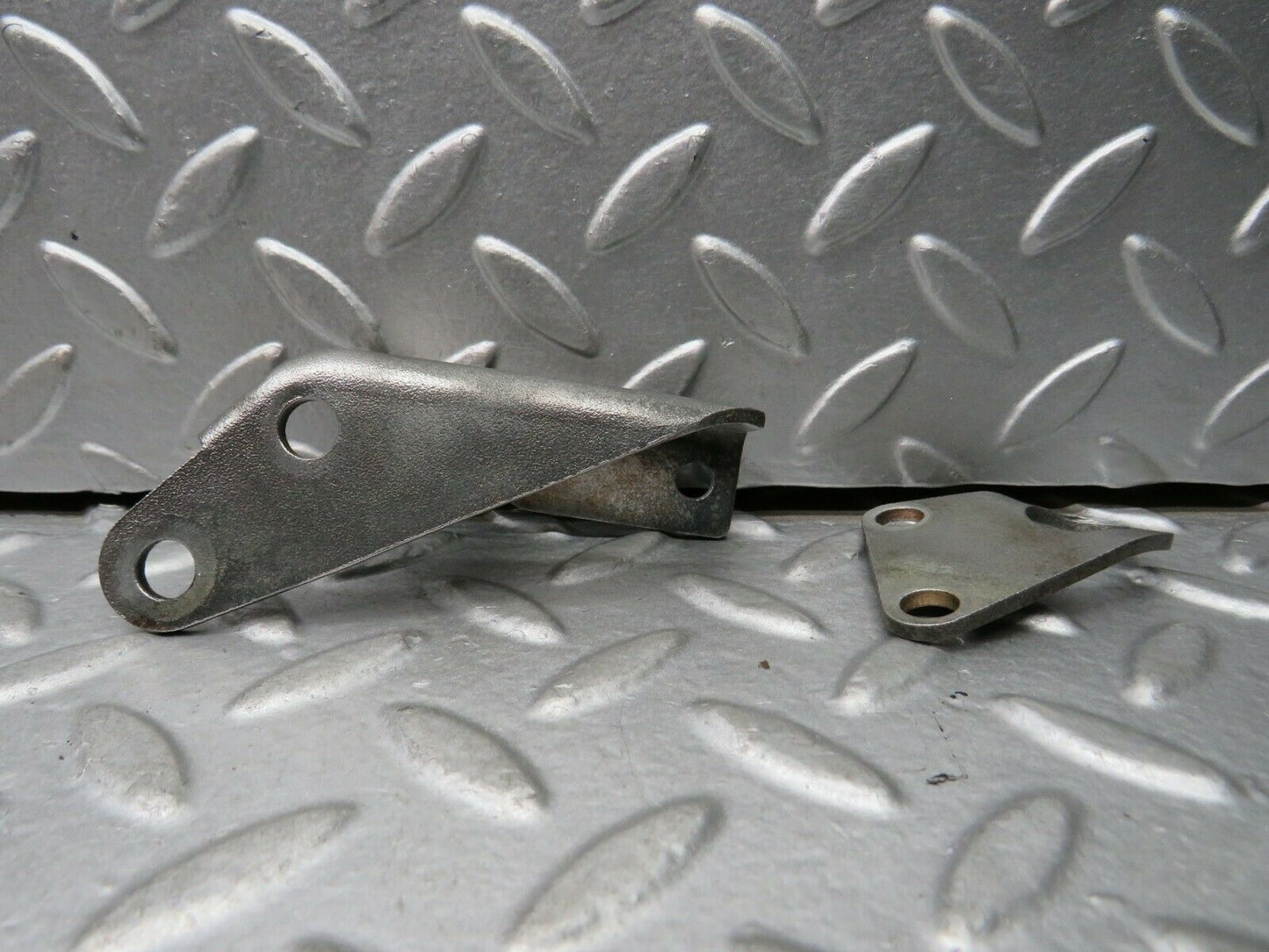 22189 Mercedes-Benz S123 280TE Wagon Engine Lifting Eyes Hooks
