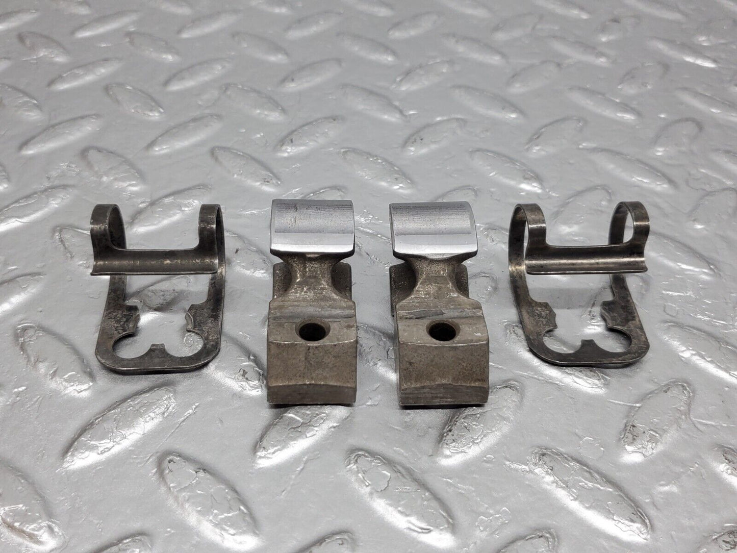 45480 Mercedes-Benz 280E M110.988 Valve Rocker Arm With Retaining Spring