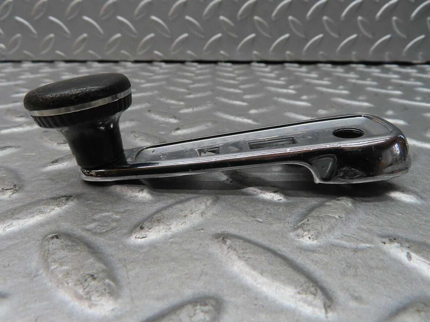 19261 Mercedes-Benz W123 300D Window Lifter Crank Handle