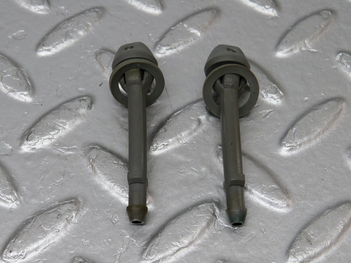 34335 Mercedes-Benz C126 380SEC Coupe Headlight Washer Nozzle