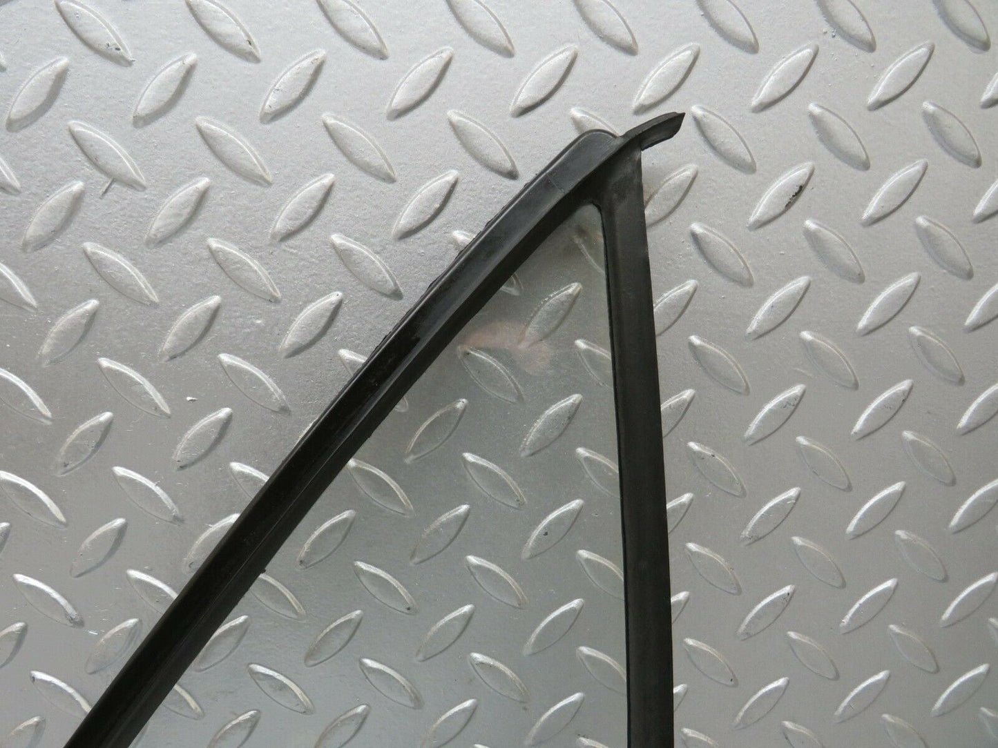 23651 Mercedes-Benz W114 280E Rear Right Quarter Window