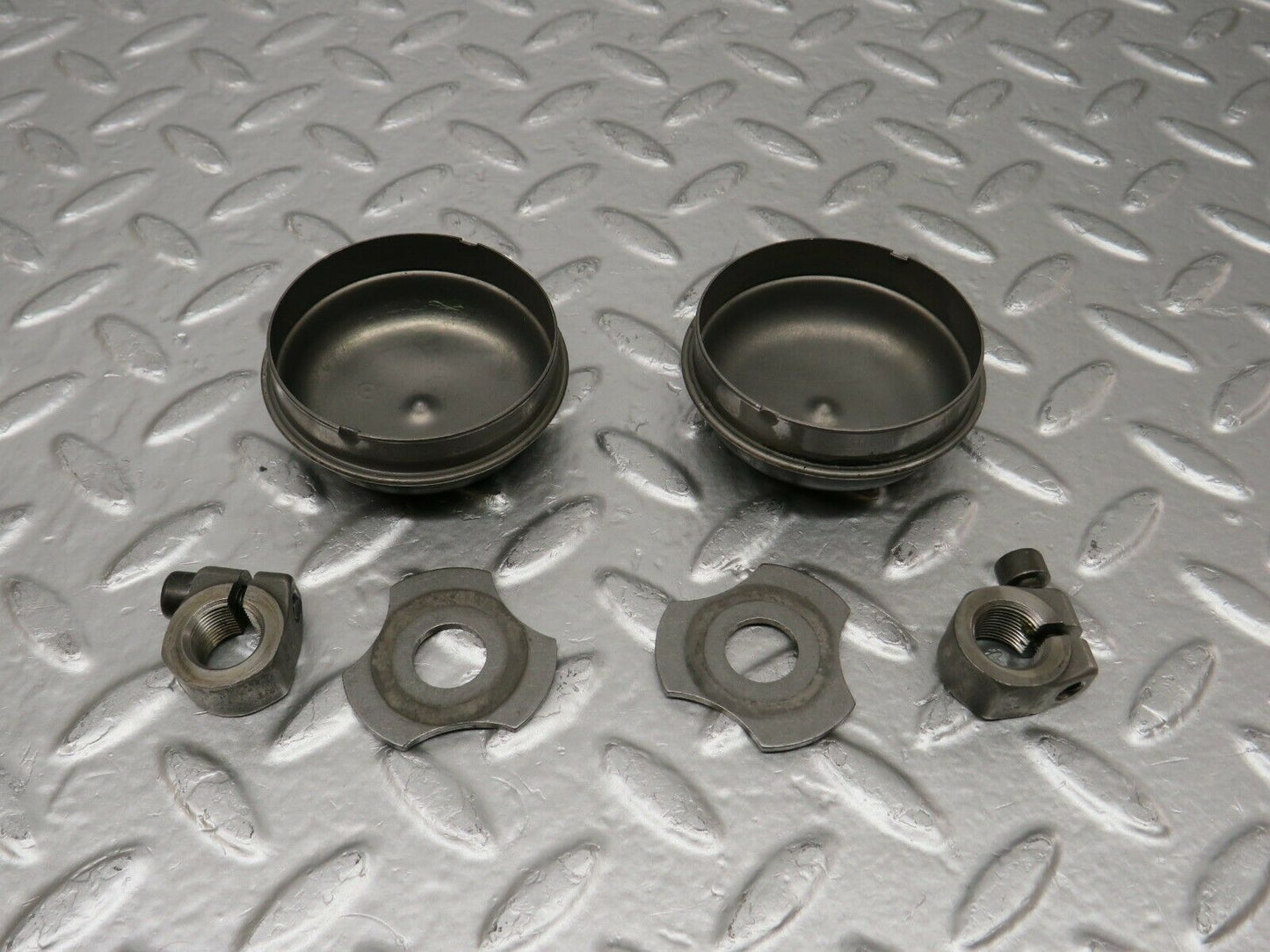24419 Mercedes-Benz S124 220TE Wagon Wheel Hub Locking Cap