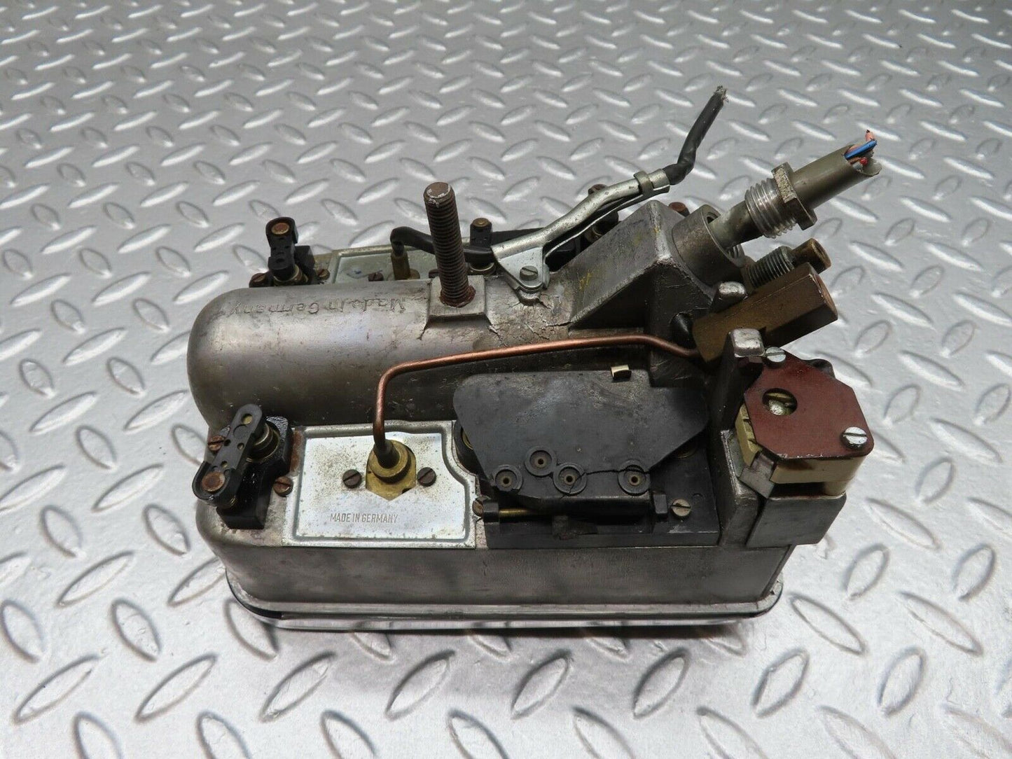 12699 Mercedes-Benz W111 220SE Instrument Cluster