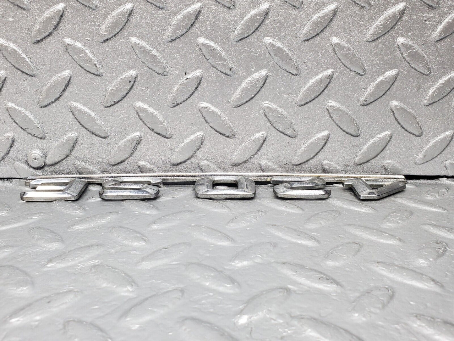45885 Mercedes-Benz W126 420SE Trunk Badge Emblem