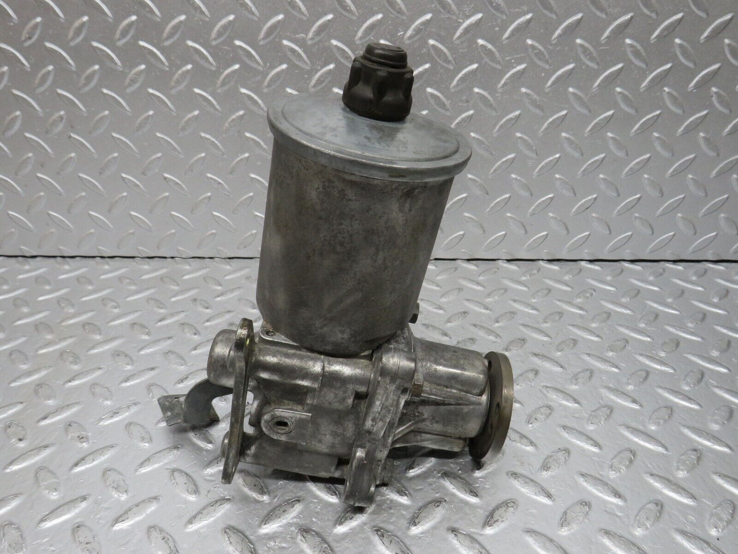 33447 Mercedes-Benz W202 C180 Power Steering Pump 2104662601