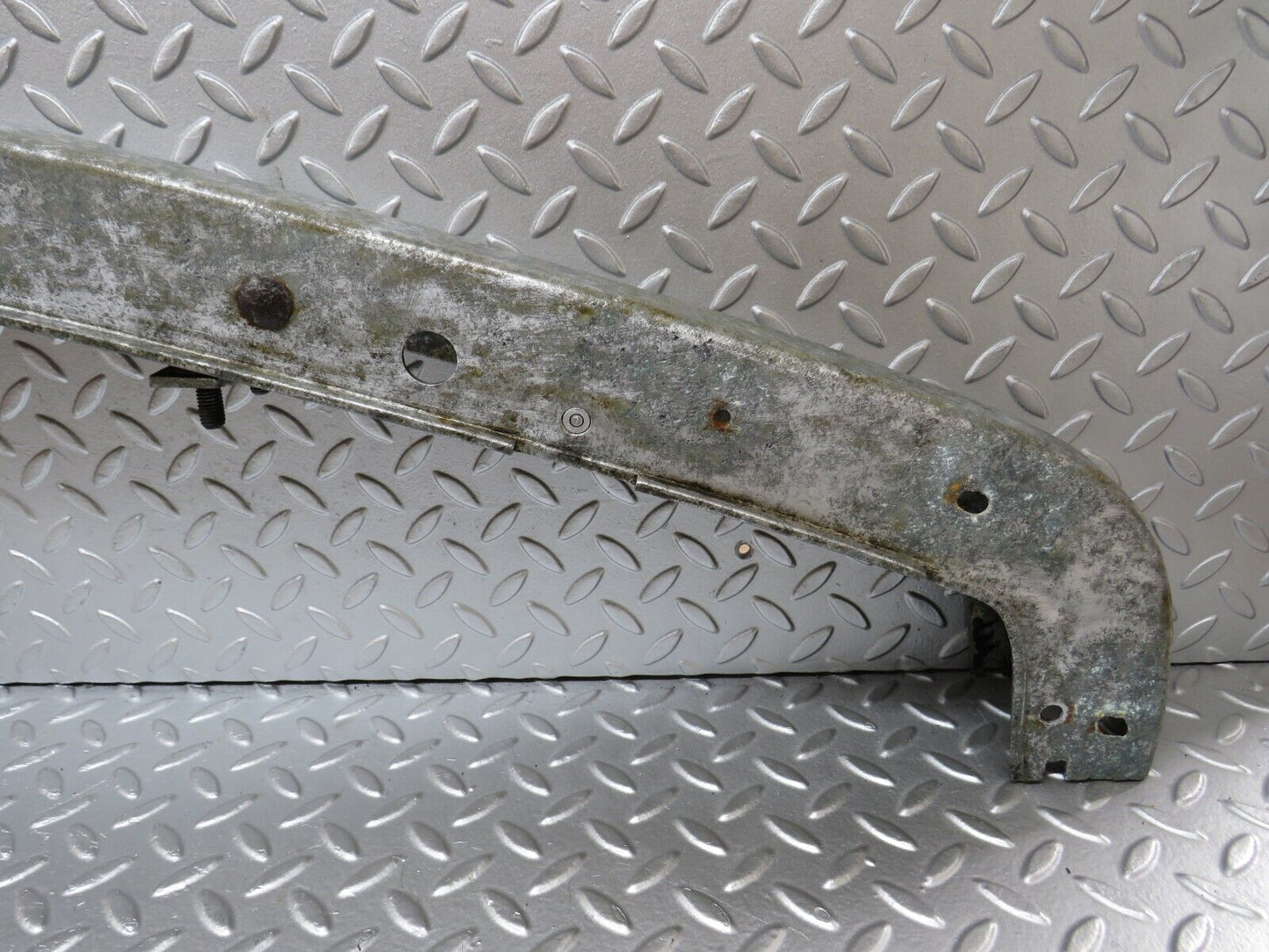 34463 Mercedes-Benz C126 380SEC Coupe Front Bumper Bracket 1268850101