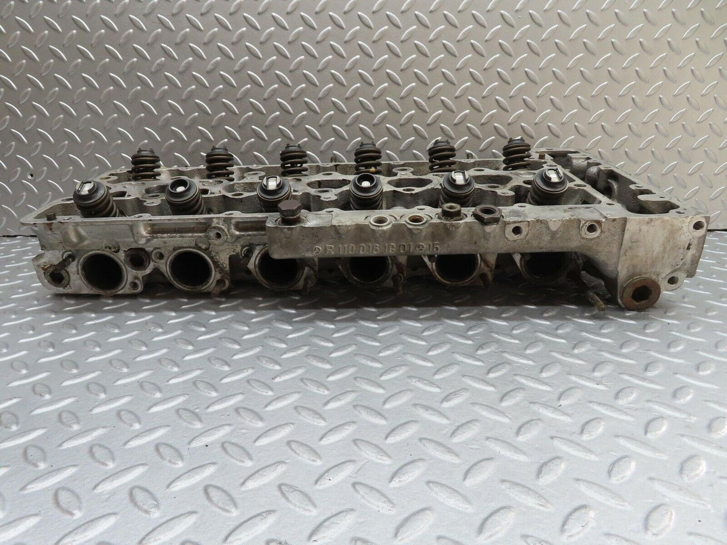 16072 Mercedes-Benz W123 280E Cylinder Head 1100161901