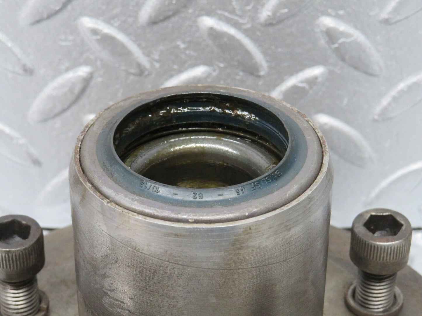 40397 Mercedes-Benz W110 230 Front Wheel Hub