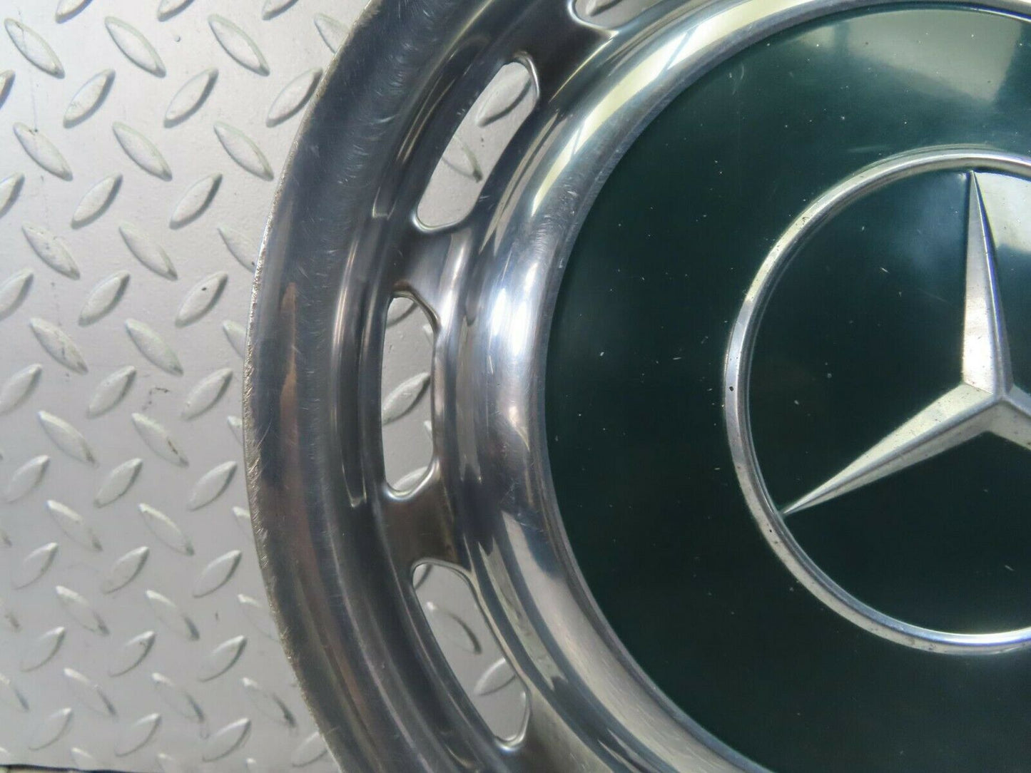 8419 Mercedes-Benz Vintage Wheel Trim Hub Cap 14