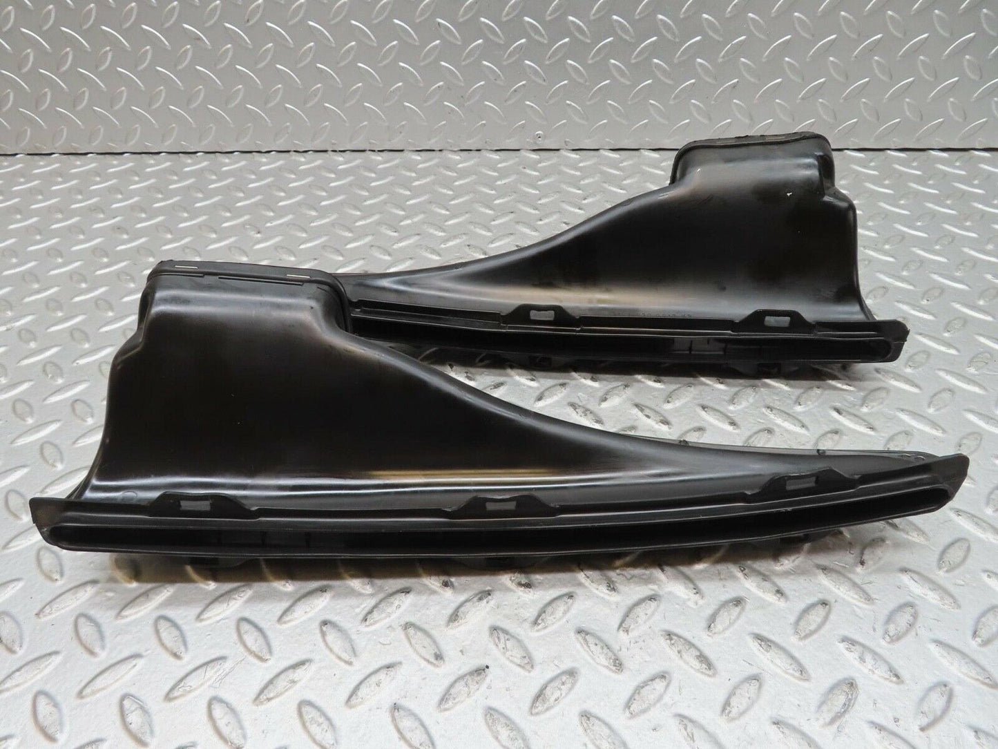 15880 Mercedes-Benz W123 280E Air Duct Vent Left And Right 1238300119
