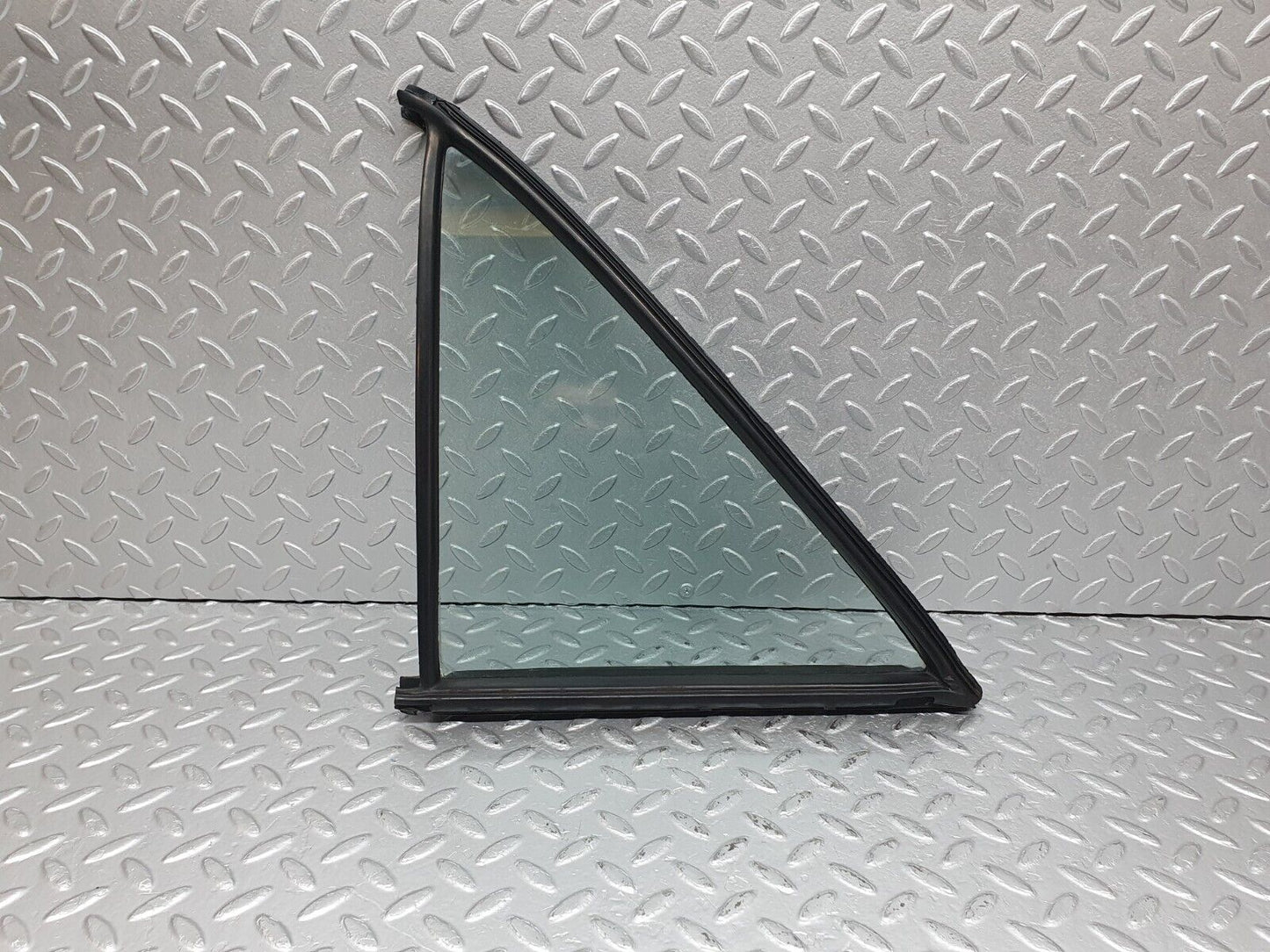 41130 Mercedes-Benz W126 300SE Rear Left Quarter Window Glass 1267350124