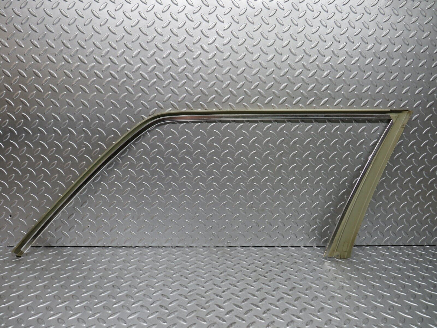 28464 Mercedes-Benz S123 240D Wagon Rear Right Exterior Frame Trim