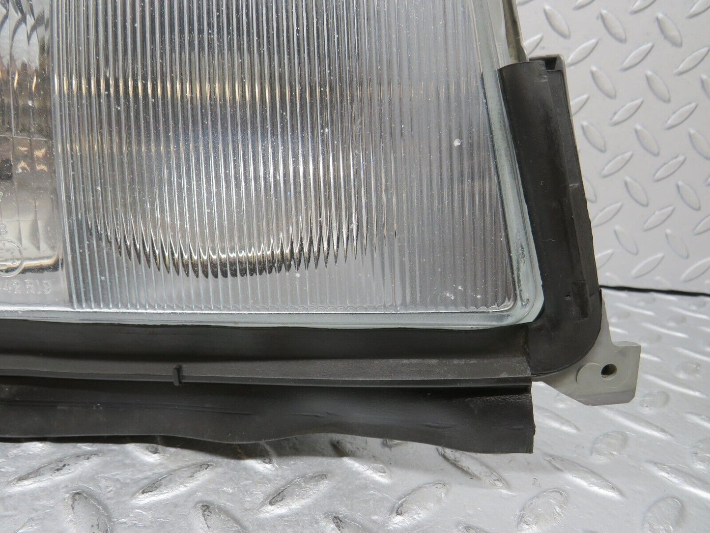 36754 Mercedes-Benz W201 190E Headlight Bosch Right Side 0301067722 1305620537 1305235076