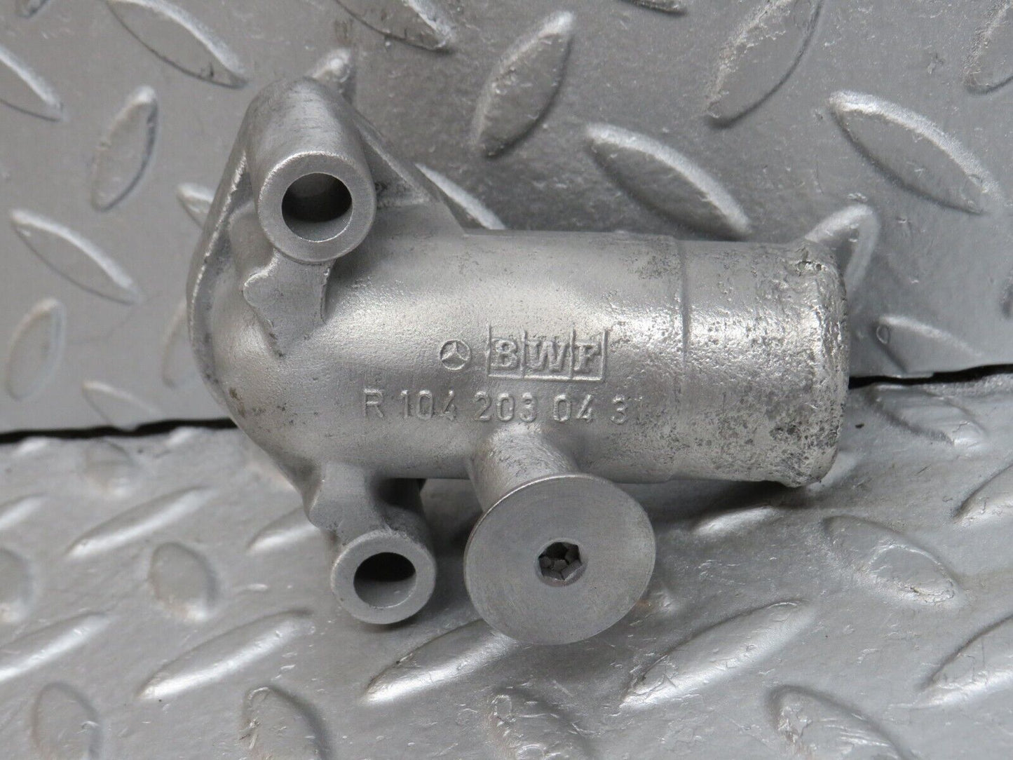 38110 Mercedes-Benz A124 320E Cabriolet Coolant Flange Pipe 1042030431