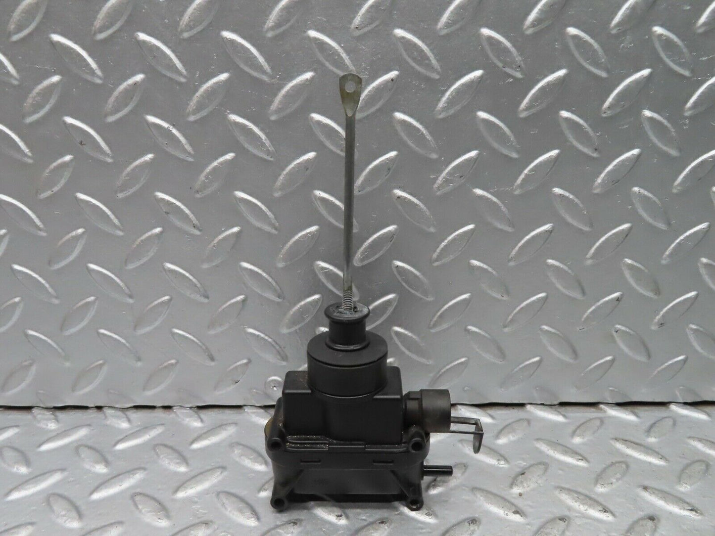 21443 Mercedes-Benz W126 300SE Front Door Lock Vacuum Actuator