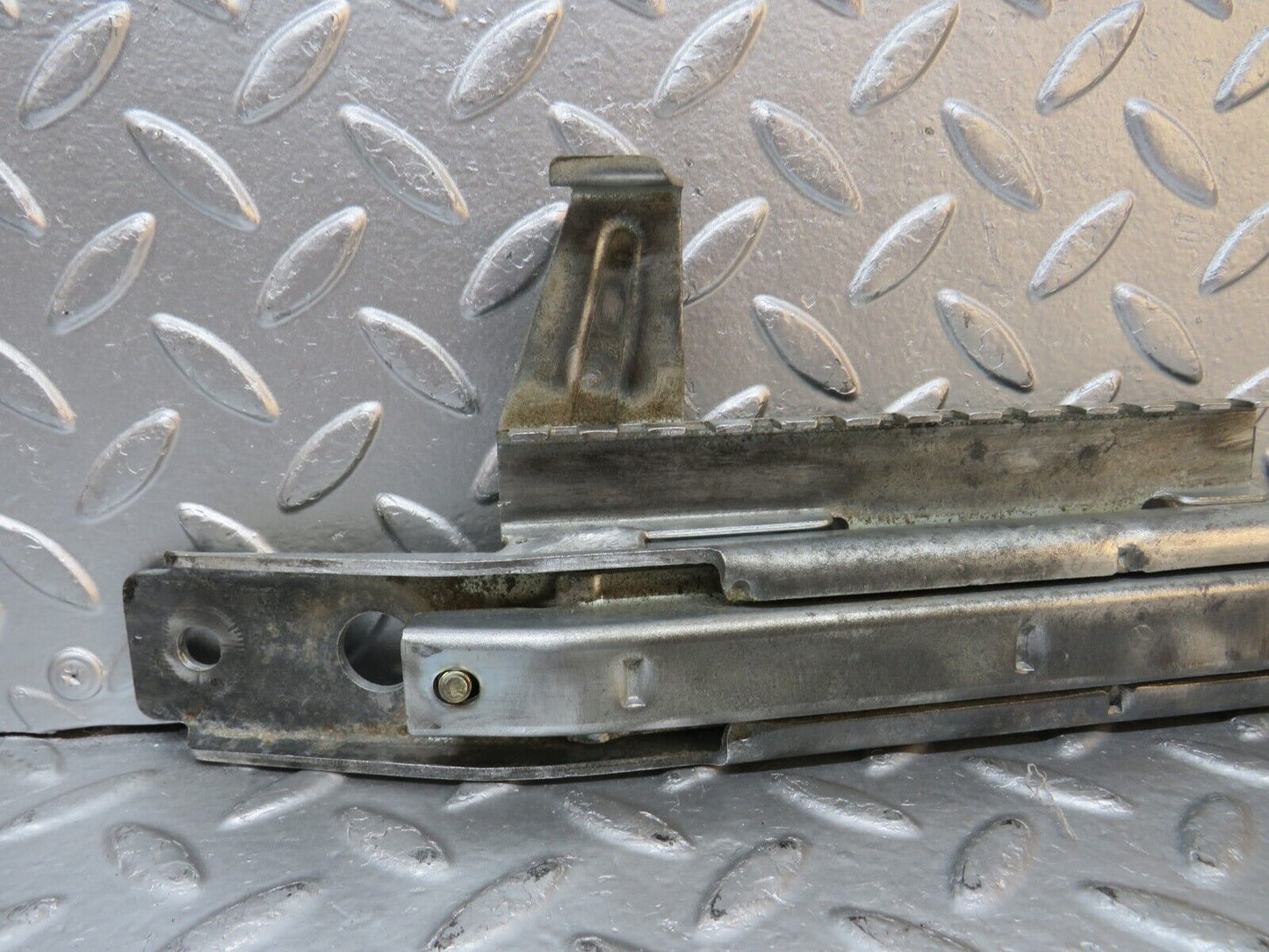 31173 Mercedes-Benz W123 230E Front Right Seat Rail