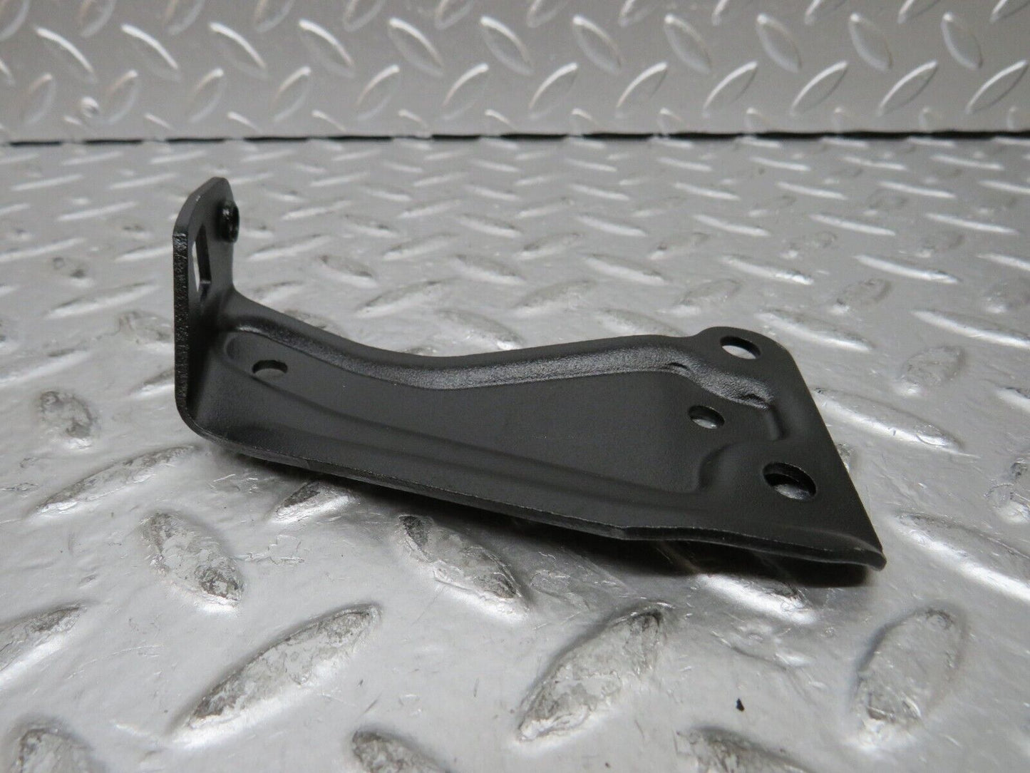27008 Mercedes-Benz W123 240D Accelerator Cable Bracket