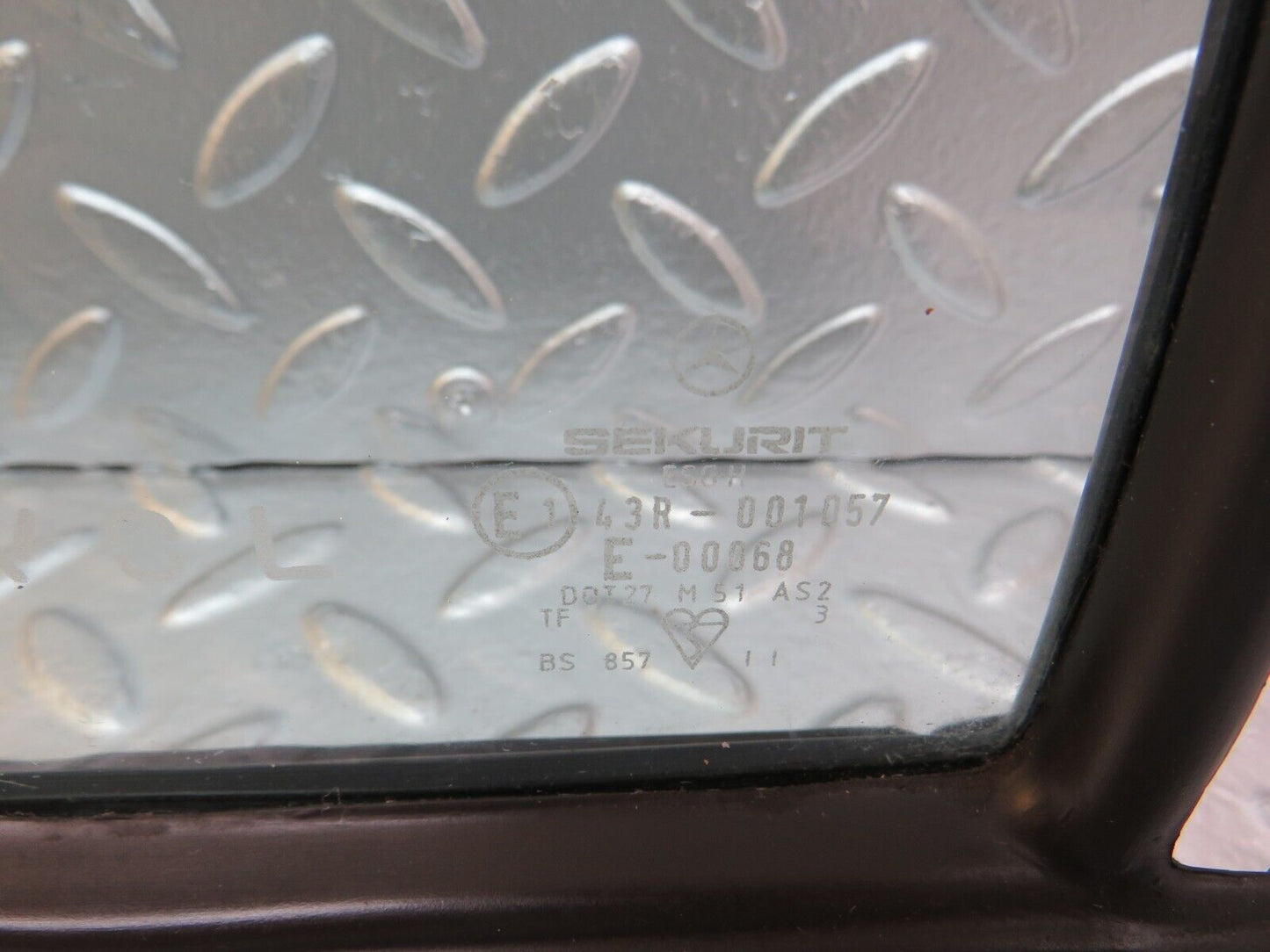 25469 Mercedes-Benz W123 200 Rear Right Quarter Window 1237350224