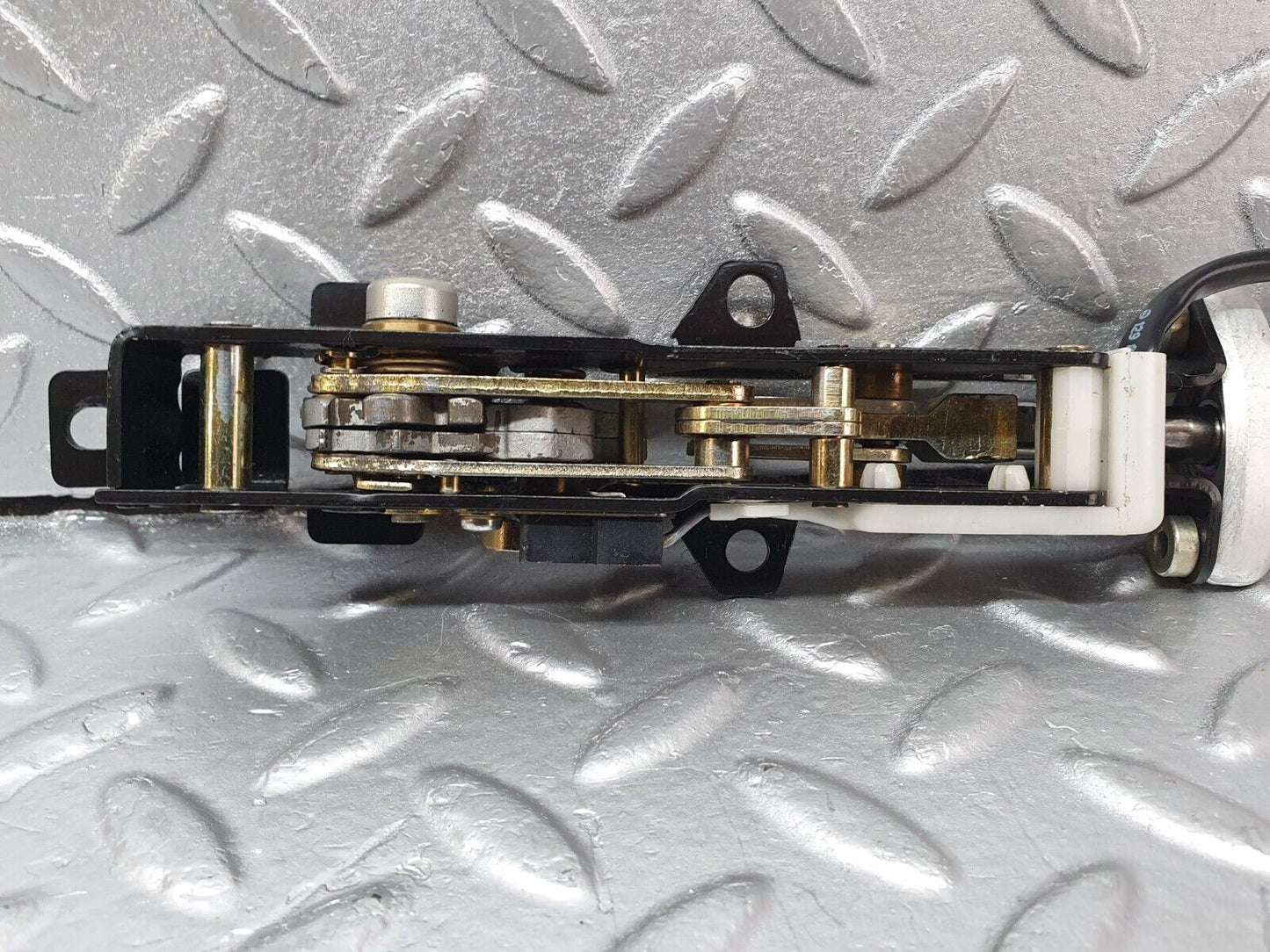 42156 Mercedes-Benz R129 320SL Coupe Soft Top Lock Latch Left 1298000774 1298001672