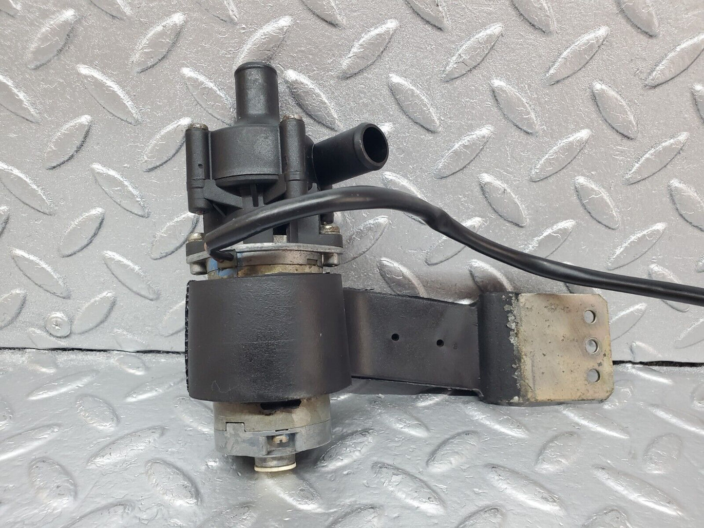 45776 Mercedes-Benz W126 420SE Auxiliary Heating Water Pump 1268301814