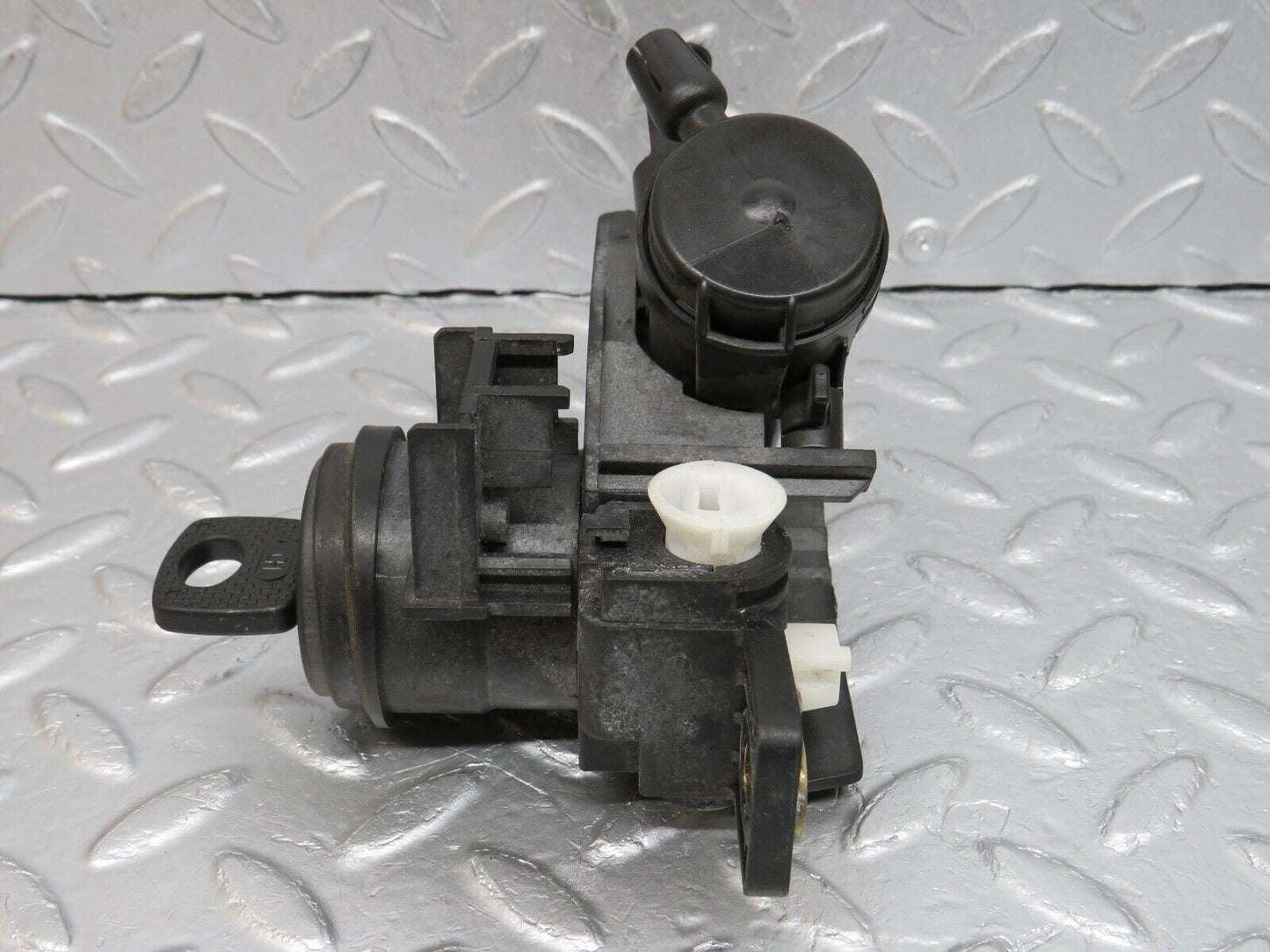 39772 Mercedes-Benz R129 320SL Coupe Trunk Lock With Key
