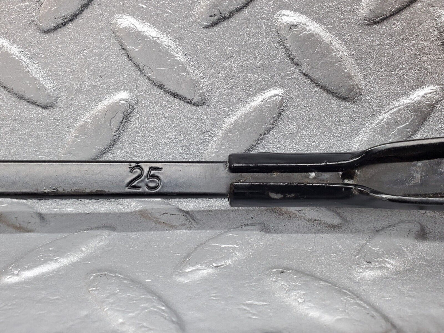 45856 Mercedes-Benz W126 420SE Windscreen Wiper Arm Bosch Left Side