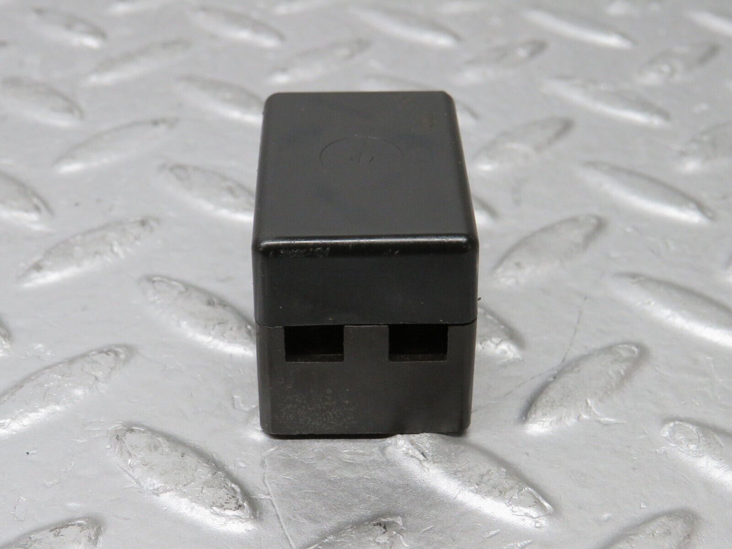 37919 Mercedes-Benz A124 320E Cabriolet Fuse Box Connector