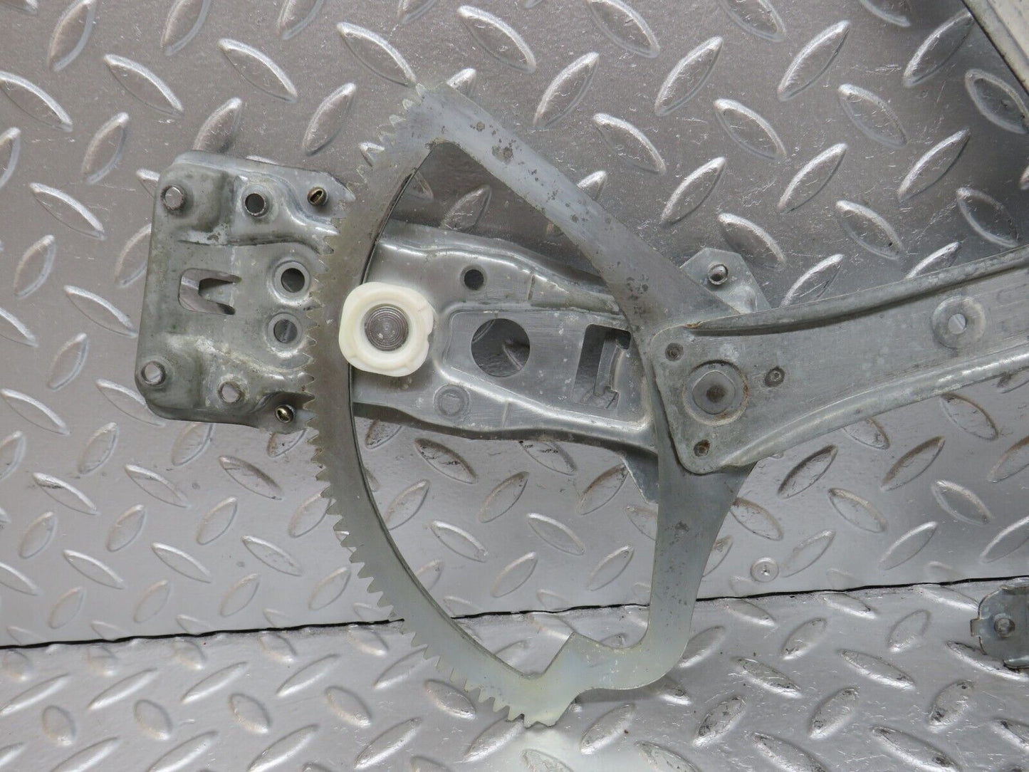 33392 Mercedes-Benz W202 C180 Front Left Power Window Regulator