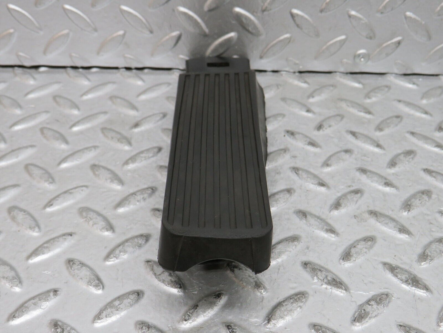 29086 Mercedes-Benz C124 320CE Coupe Accelerator Pedal With Rubber 1233010082