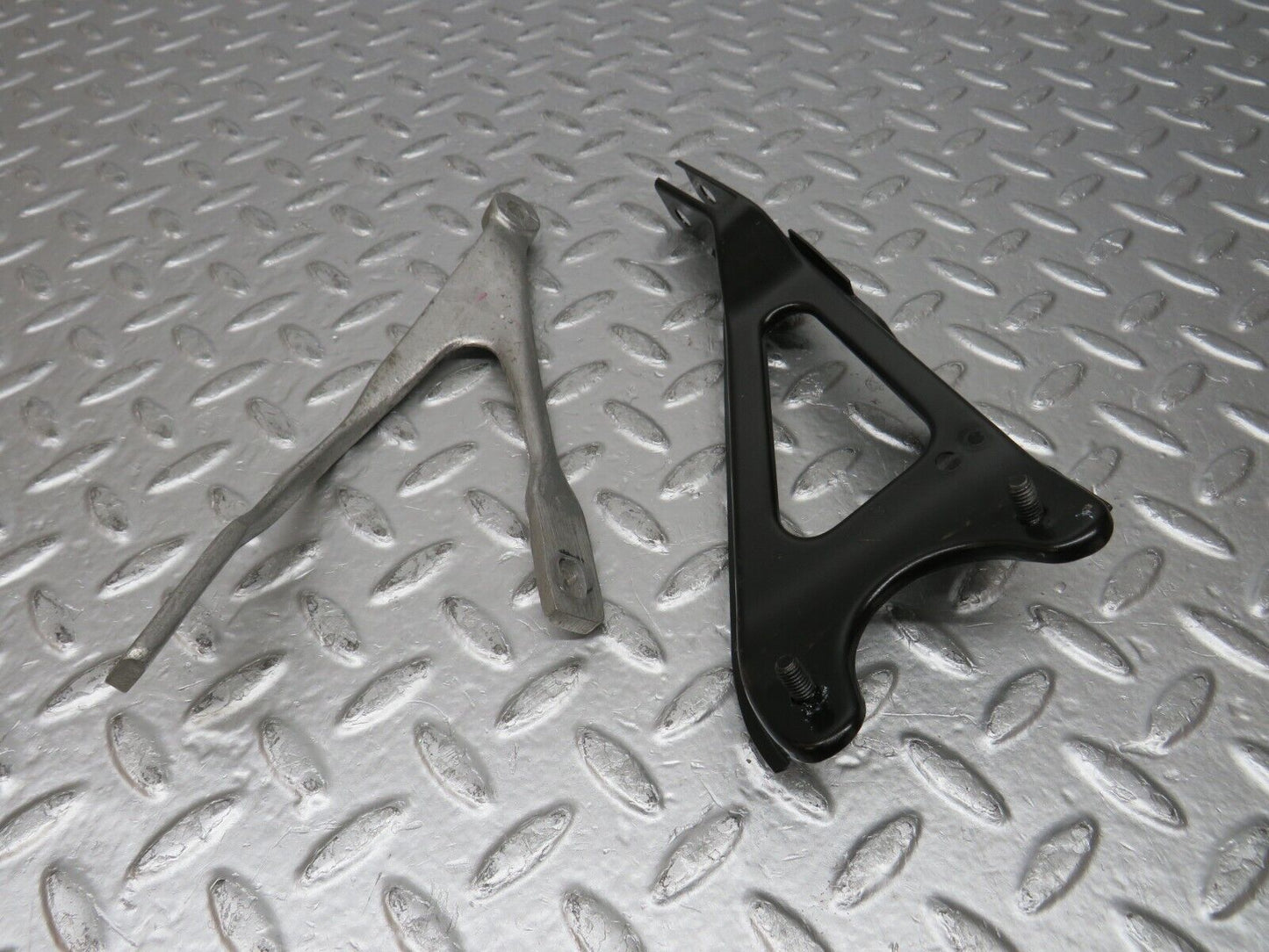 31737 Mercedes-Benz W201 190LE 1.8L Steering Column Bracket