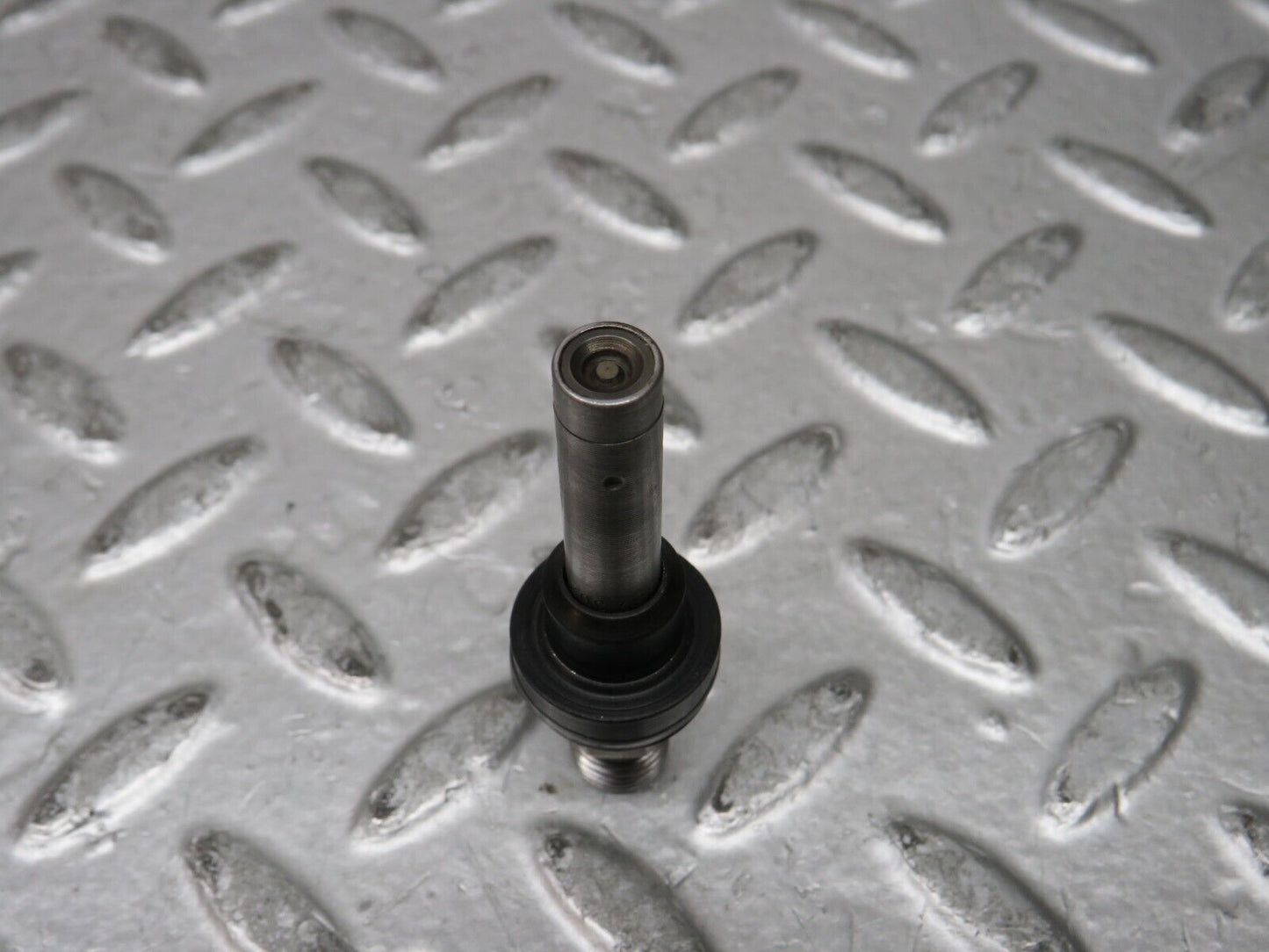 28663 Mercedes-Benz W123 230E Fuel Injector Bosch 0437502010