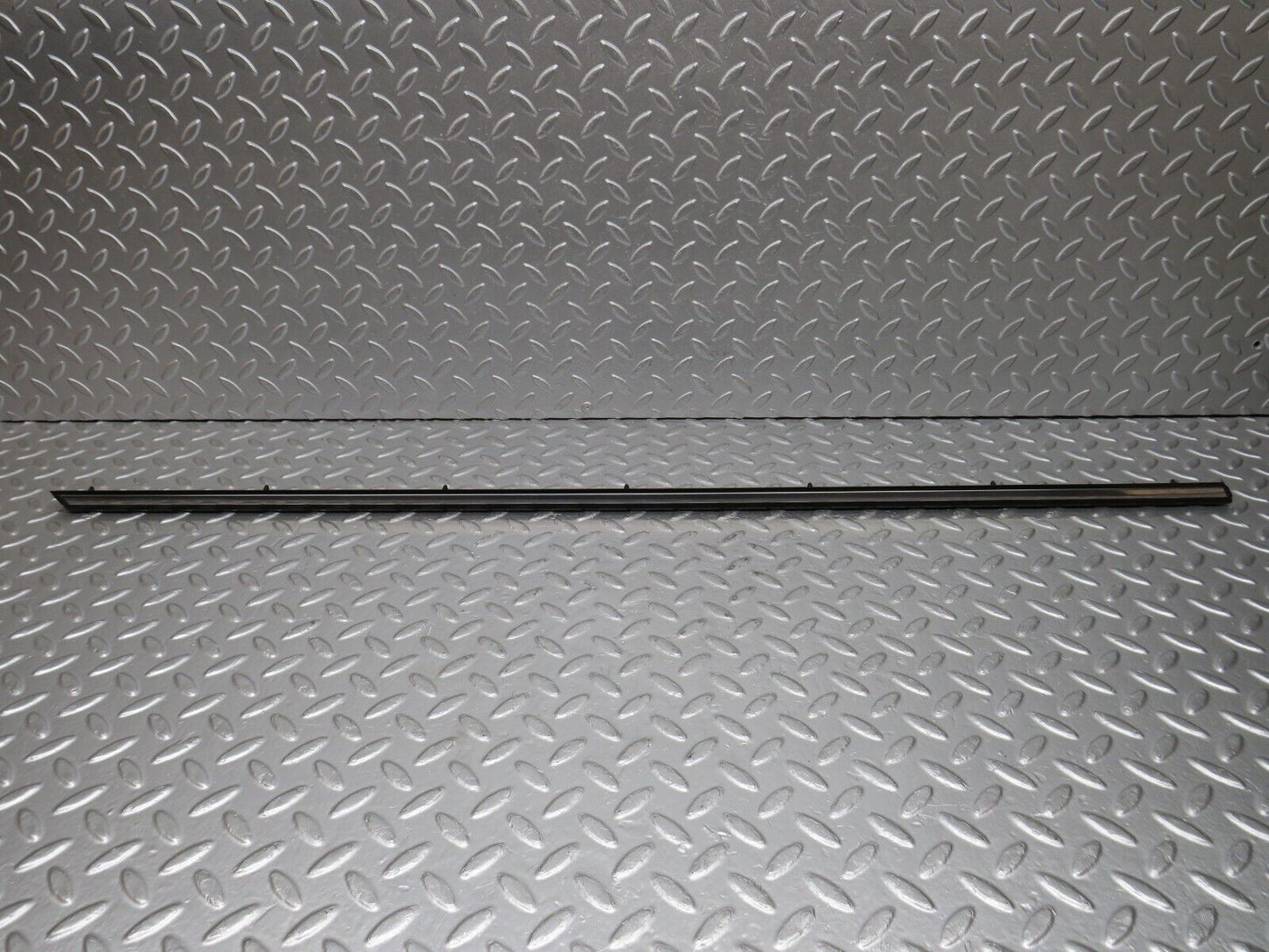 33630 Mercedes-Benz W123 Front Left Door Centre Moulding Trim