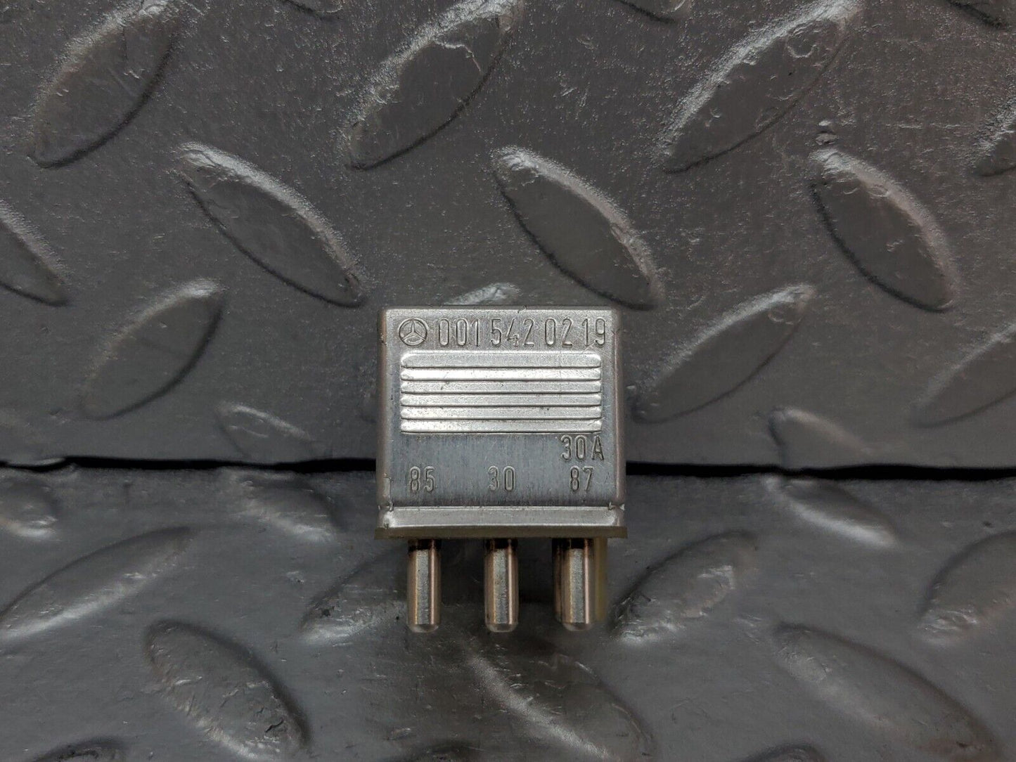 44360 Mercedes-Benz W123 280E Multi Purpose Relay 0015420219
