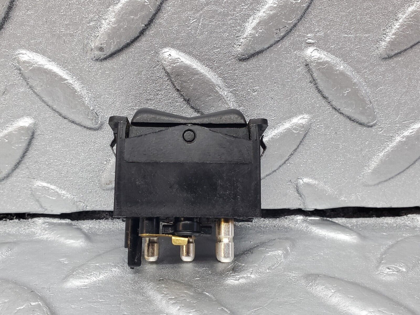 45656 Mercedes-Benz W126 420SE Rear Windscreen Defroster Switch 0008206110