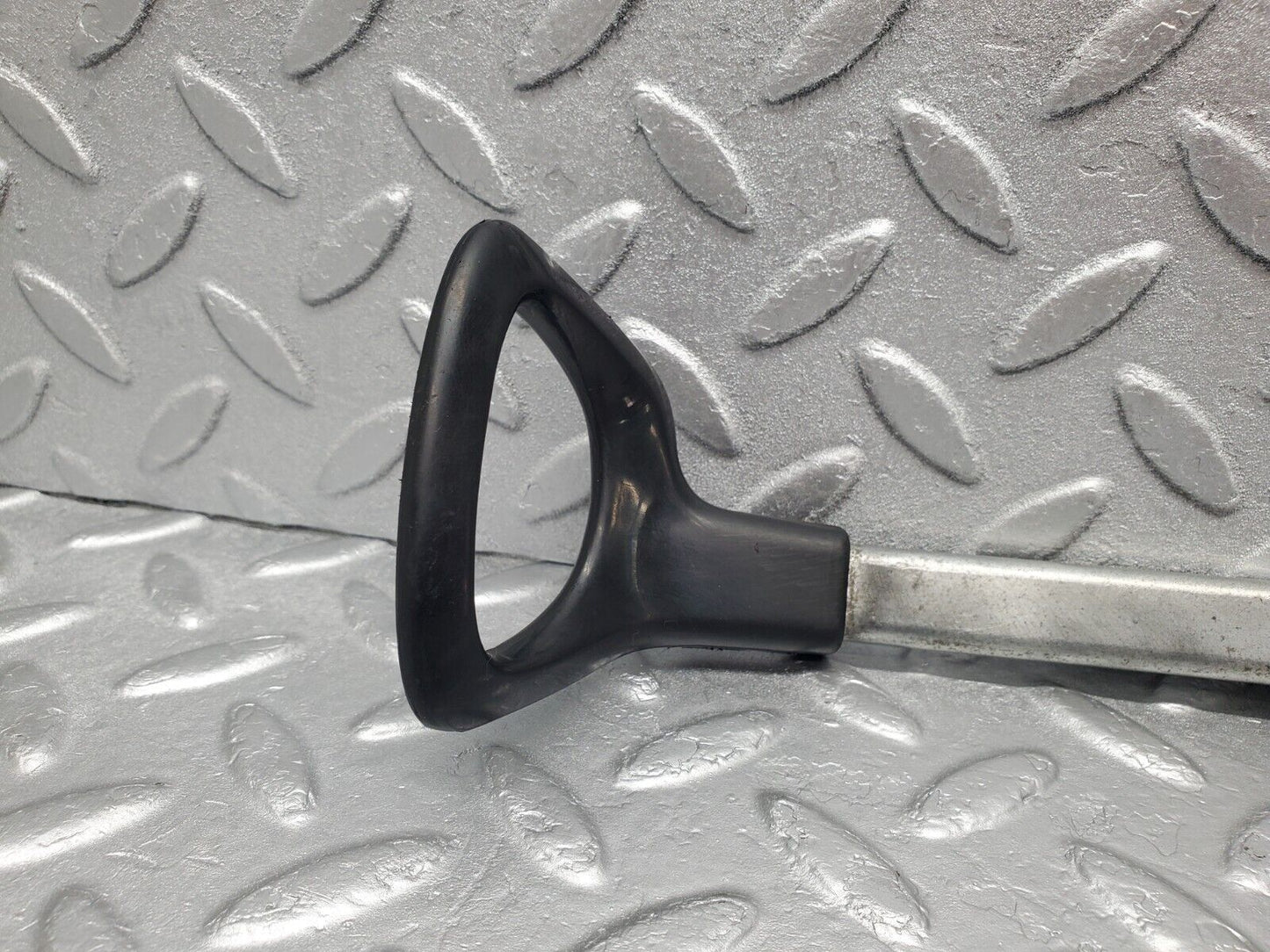 46624 Mercedes-Benz C123 280CE Coupe Front Right Seat Sliding Adjust Handle