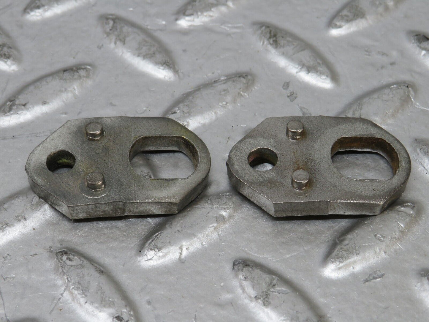 26260 Mercedes-Benz W116 450SE Fuel Injector Bracket 2 pcs