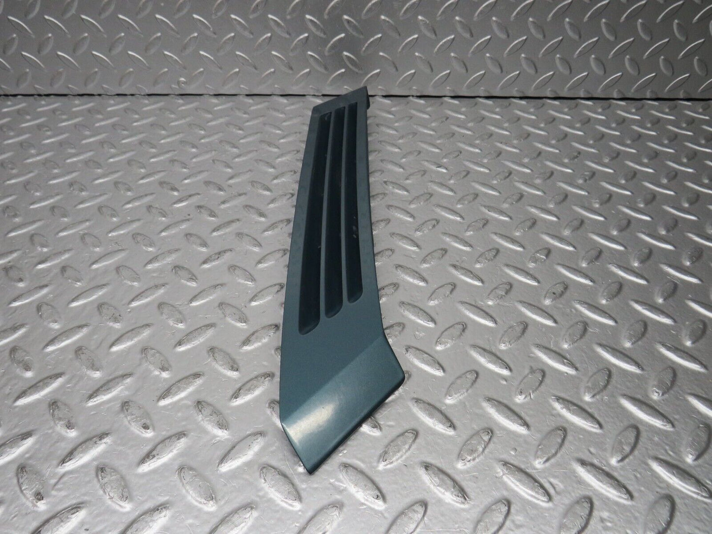 30809 Mercedes-Benz W201 190E 2.0L C Pillar Exterior Cover Left Side 2016980189